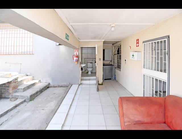 5.5 BEDROOM HOUSE FOR SALE IN HURST HILL